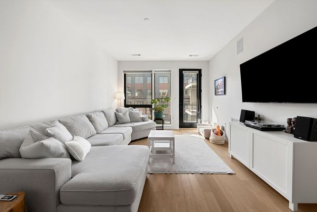 45 W 3rd St 406, Boston, MA 02127