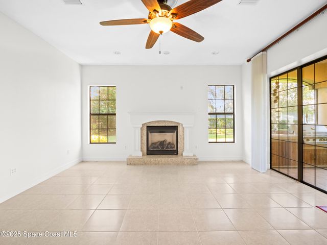 896 Yellow Wood Court SE, Palm Bay, FL 32909