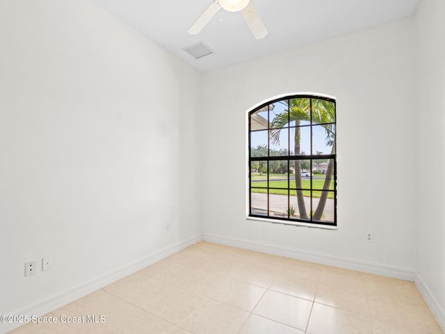 896 Yellow Wood Court SE, Palm Bay, FL 32909