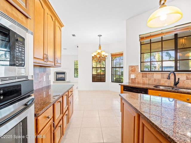 896 Yellow Wood Court SE, Palm Bay, FL 32909