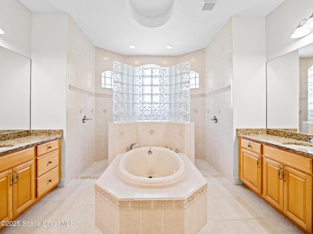 896 Yellow Wood Court SE, Palm Bay, FL 32909