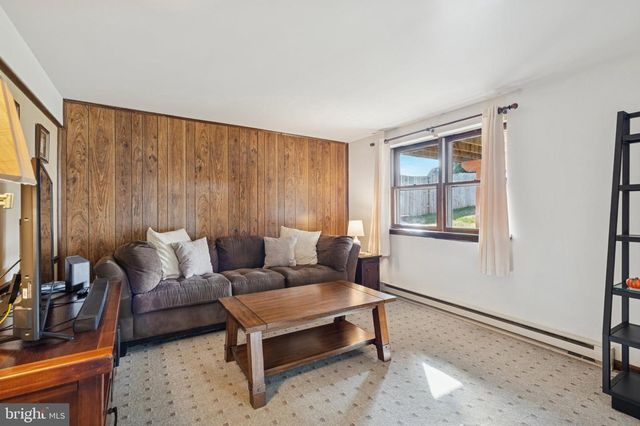 34 CHESTNUT LN, Bechtelsville, PA 19505