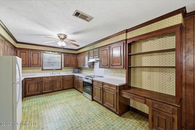 1031 Thigpen Road, Raymond, MS 39154