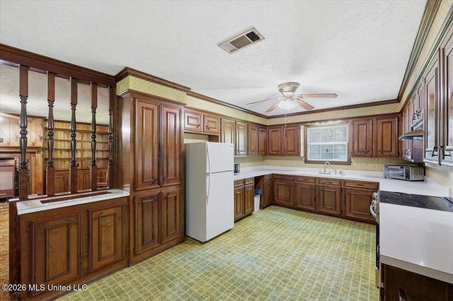 1031 Thigpen Road, Raymond, MS 39154