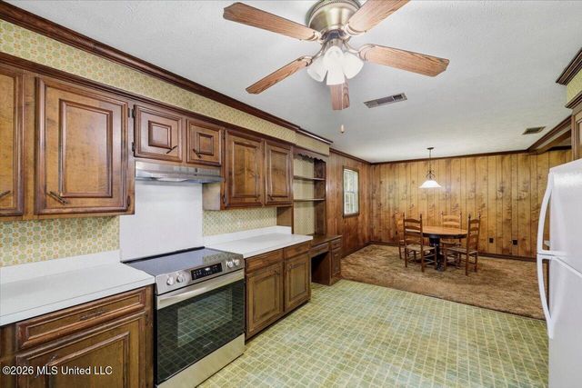 1031 Thigpen Road, Raymond, MS 39154