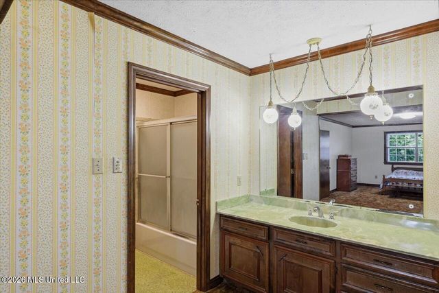 1031 Thigpen Road, Raymond, MS 39154