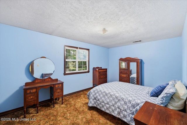 1031 Thigpen Road, Raymond, MS 39154