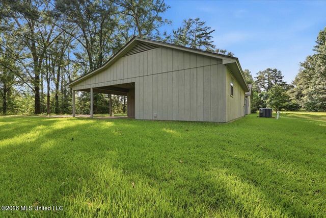 1031 Thigpen Road, Raymond, MS 39154