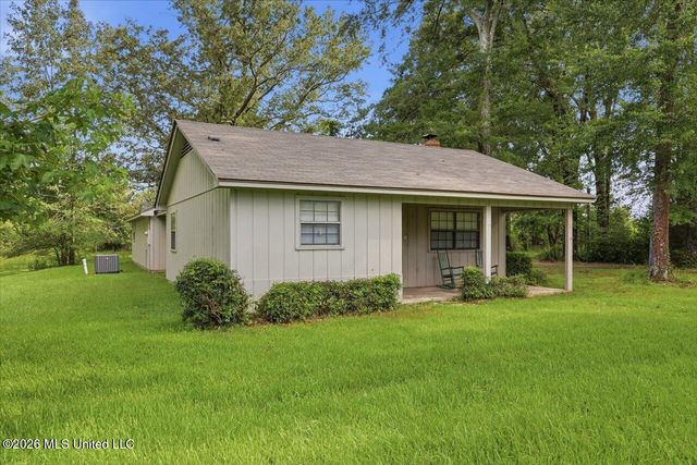 1031 Thigpen Road, Raymond, MS 39154