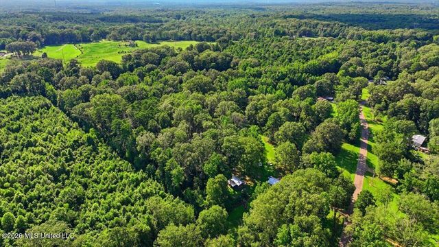 1031 Thigpen Road, Raymond, MS 39154