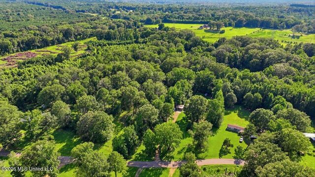 1031 Thigpen Road, Raymond, MS 39154