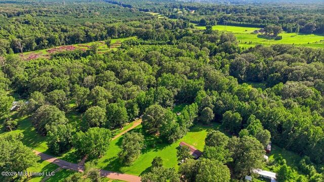 1031 Thigpen Road, Raymond, MS 39154