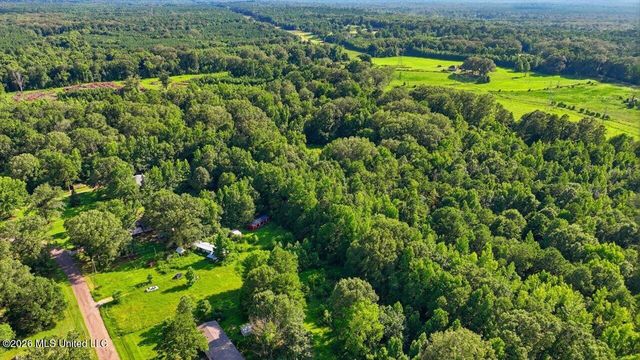1031 Thigpen Road, Raymond, MS 39154