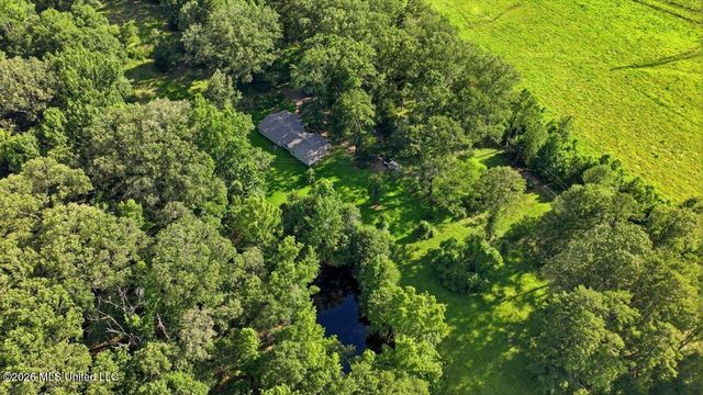 1031 Thigpen Road, Raymond, MS 39154