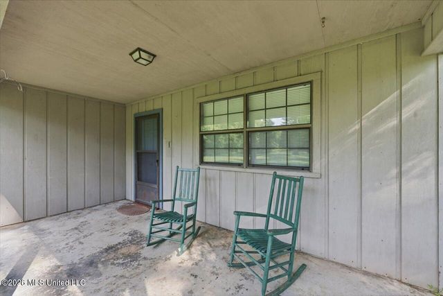 1031 Thigpen Road, Raymond, MS 39154