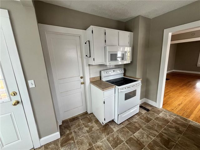 8020 Mercier Street, Kansas City, MO 64114