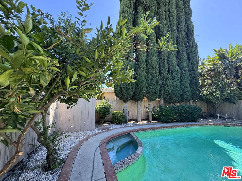 18320 Elkwood Street, Los Angeles, CA 91335 — photo 2