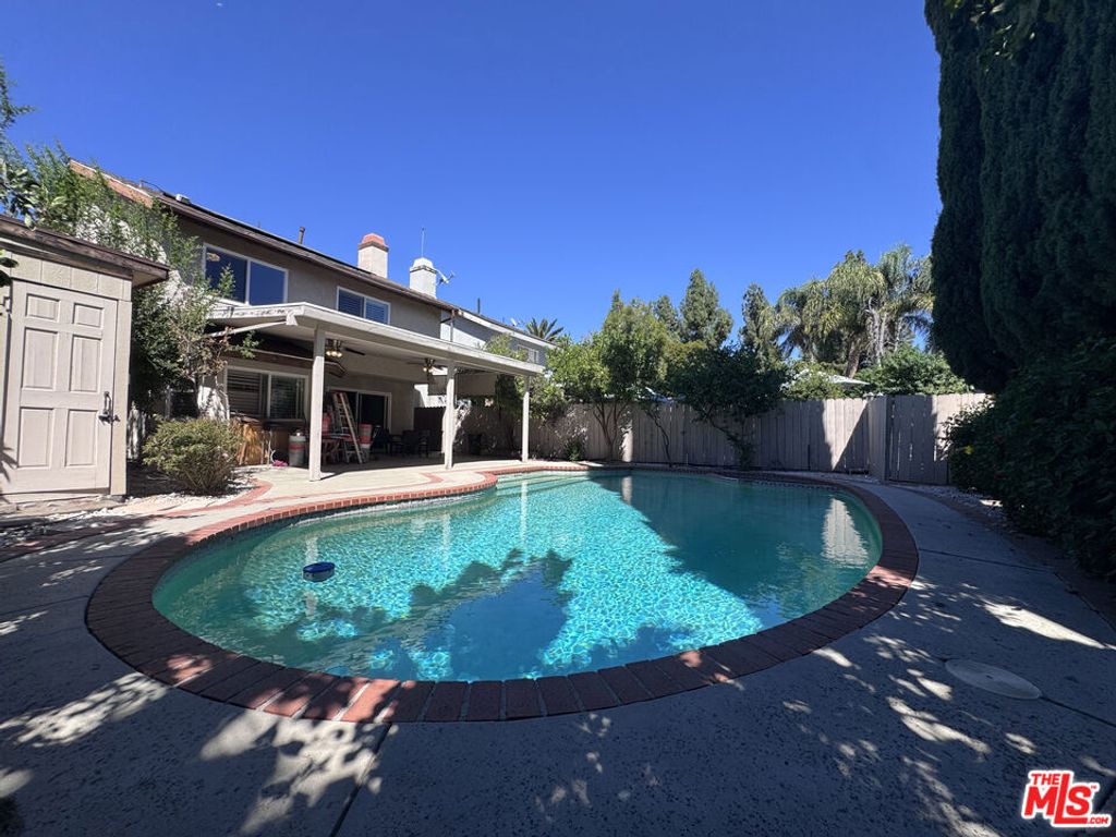 18320 Elkwood Street, Los Angeles, CA 91335 — photo 4