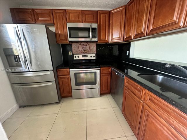 3396 Foxcroft Rd 305, Miramar, FL 33025