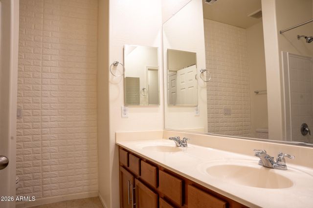 5343 W HACKAMORE Drive, Phoenix, AZ 85083