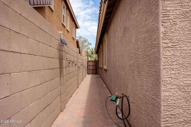 5343 W HACKAMORE Drive, Phoenix, AZ 85083