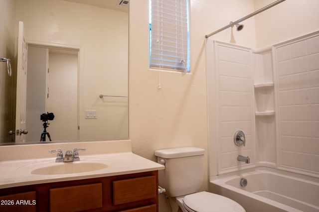 5343 W HACKAMORE Drive, Phoenix, AZ 85083