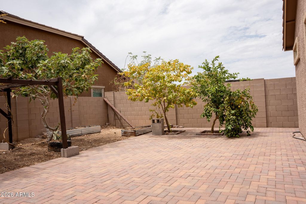 5343 W HACKAMORE Drive, Phoenix, AZ 85083