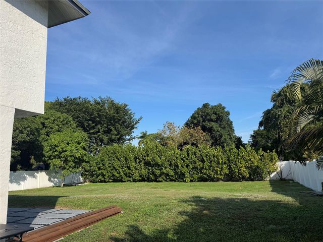 128 N Royal Pine Cir N, Royal Palm Beach, FL 33411