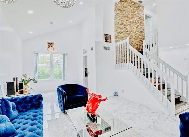 128 N Royal Pine Cir N, Royal Palm Beach, FL 33411