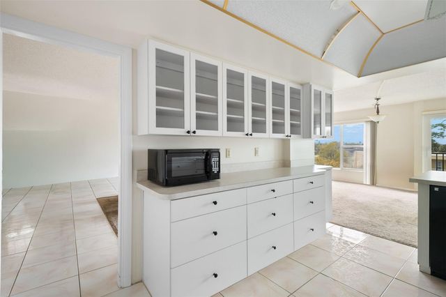 225 COUNTRY CLUB DRIVE F-1401, Largo, FL 33771