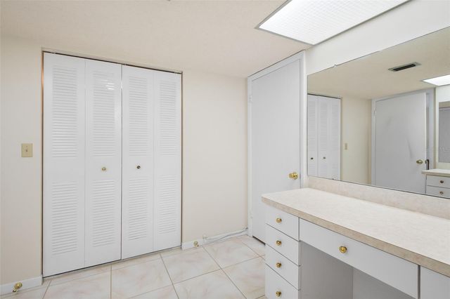 225 COUNTRY CLUB DRIVE F-1401, Largo, FL 33771