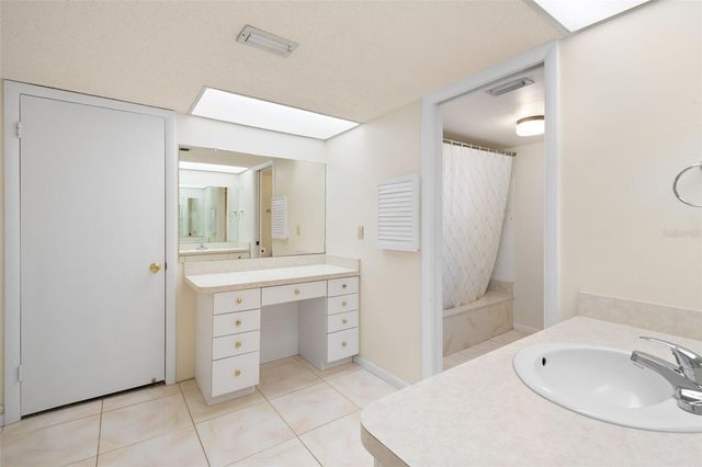 225 COUNTRY CLUB DRIVE F-1401, Largo, FL 33771