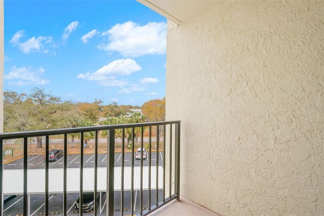 225 COUNTRY CLUB DRIVE F-1401, Largo, FL 33771