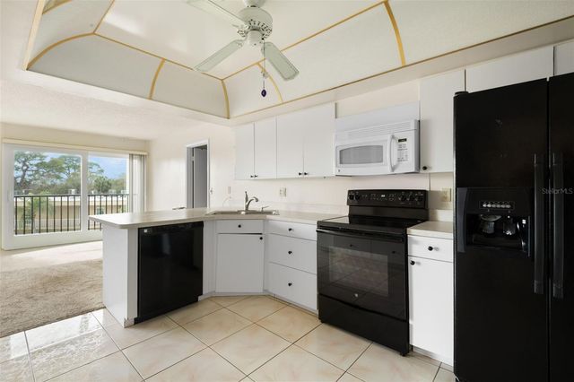 225 COUNTRY CLUB DRIVE F-1401, Largo, FL 33771