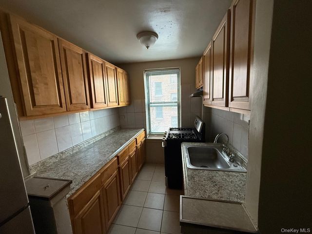 3231 Barker Ave Avenue 2A, Bronx, NY 10467