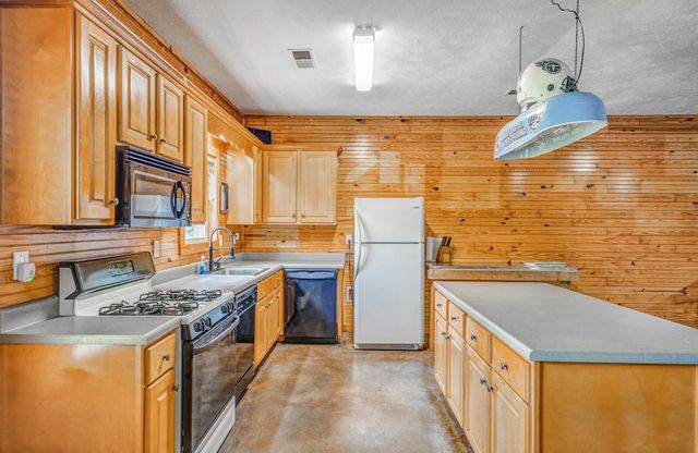 1215 BEAVER CREEK RD, Braden, TN 38049