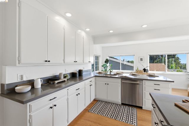 4021 Waterhouse, Oakland, CA 94602