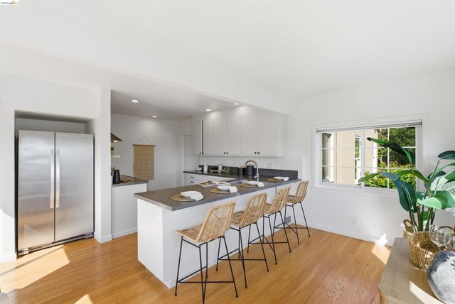 4021 Waterhouse, Oakland, CA 94602