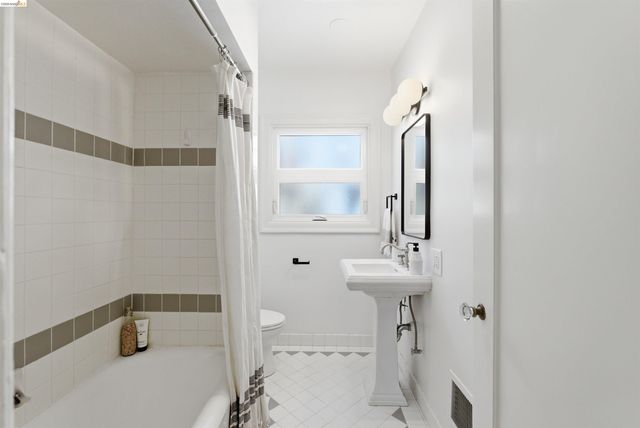 4021 Waterhouse, Oakland, CA 94602