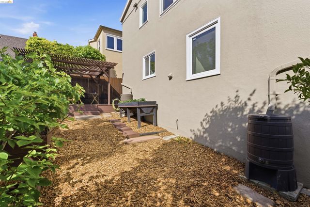 4021 Waterhouse, Oakland, CA 94602