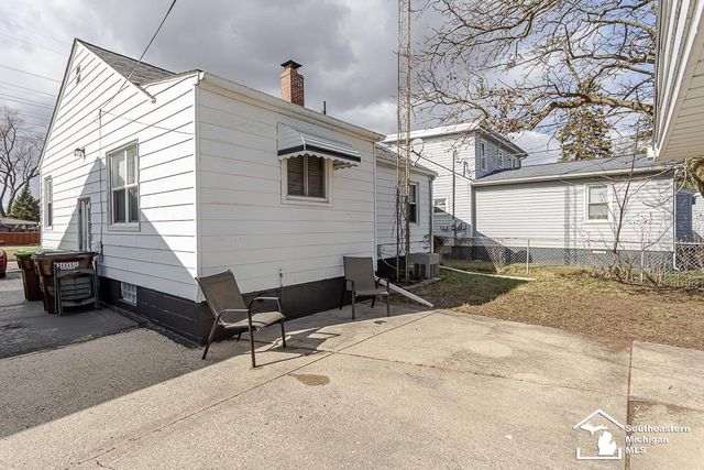 1008 Maple Avenue, Monroe, MI 48162