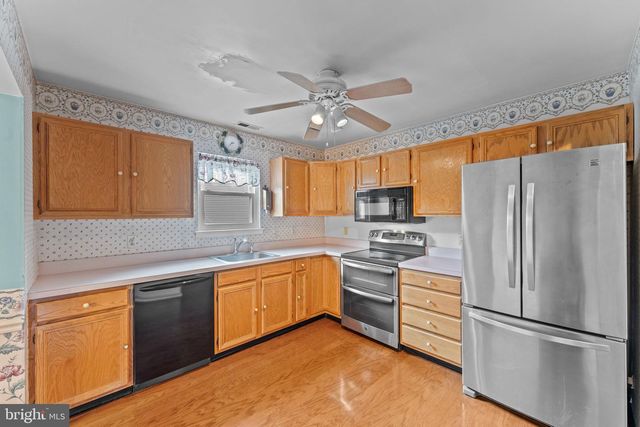 1136 RED BARN LN, Quakertown, PA 18951