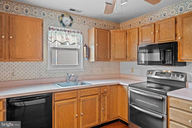 1136 RED BARN LN, Quakertown, PA 18951