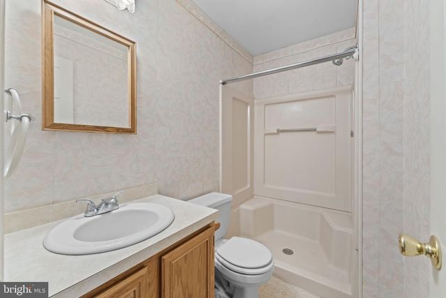 1136 RED BARN LN, Quakertown, PA 18951