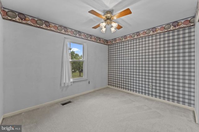1136 RED BARN LN, Quakertown, PA 18951
