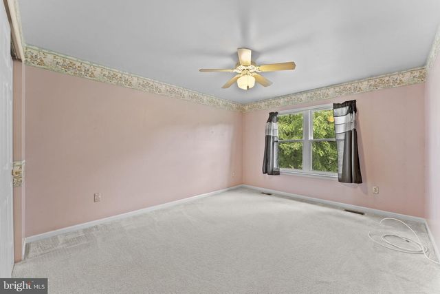 1136 RED BARN LN, Quakertown, PA 18951