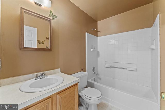 1136 RED BARN LN, Quakertown, PA 18951