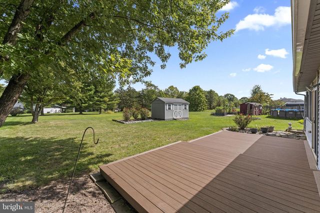 1136 RED BARN LN, Quakertown, PA 18951