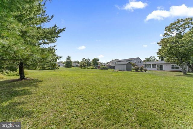 1136 RED BARN LN, Quakertown, PA 18951