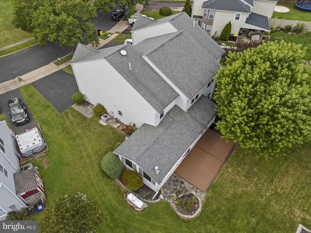 1136 RED BARN LN, Quakertown, PA 18951